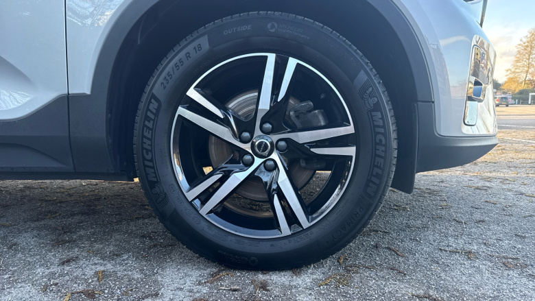 Volvo Xc40 2.0 B4P Plus Dark 5dr AWD Auto Petrol Estate